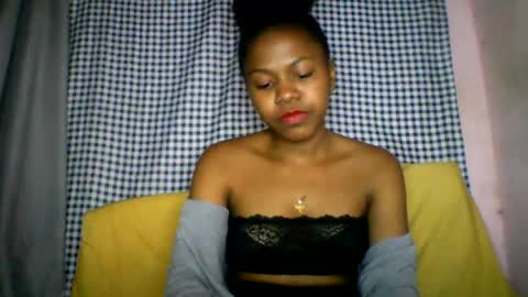 Snapshot of lara_belle chatting on July 20, 10:50 am lara_belle online show from July 20, 10:50 am