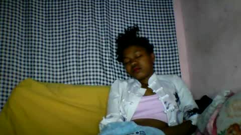 Snapshot of lara_belle chatting on July 23, 4:21 am lara_belle online show from July 23, 4:21 am