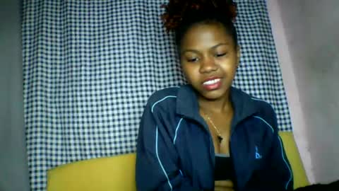 Snapshot of lara_belle chatting on July 28, 8:52 pm lara_belle online show from July 28, 8:52 pm