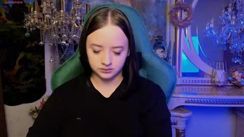 Snapshot of lara_benson_ chatting on April 1, 5:21 pm lara_benson_ online show from April 1, 5:21 pm