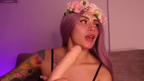 Snapshot of lara_bombshelll chatting on October 30, 11:49 pm Lara online show from October 30, 11:49 pm