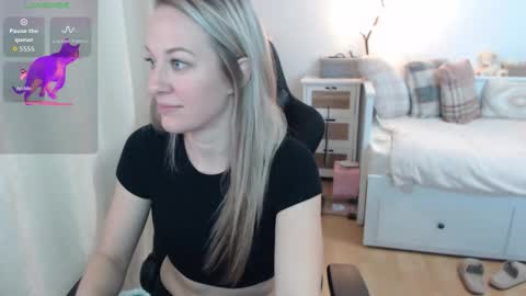 Snapshot of lara_c_rau chatting on November 14, 5:22 pm Lara online show from November 14, 5:22 pm