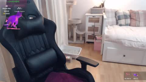 Snapshot of lara_c_rau chatting on December 3, 7:45 pm Lara online show from December 3, 7:45 pm