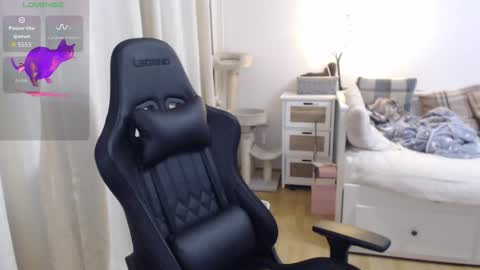 Snapshot of lara_c_rau chatting on December 4, 7:44 pm Lara online show from December 4, 7:44 pm