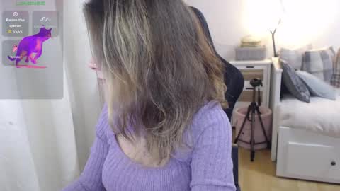 Snapshot of lara_c_rau chatting on December 18, 5:52 pm Lara online show from December 18, 5:52 pm