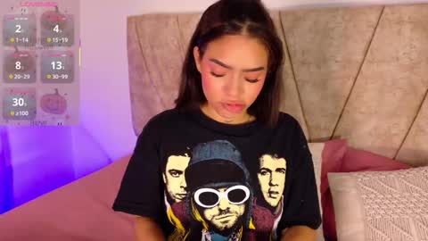 Snapshot of lara_gil_ chatting on October 8, 12:58 pm Lara Gill online show from October 8, 12:58 pm