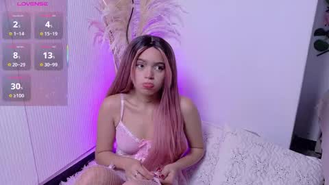 Snapshot of lara_gil_ chatting on November 13, 12:15 pm Lara Gill online show from November 13, 12:15 pm