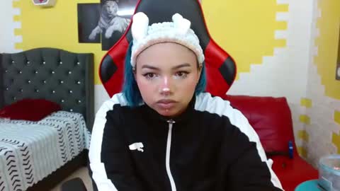 Lara online show from October 22, 2:50 pm