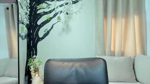 Snapshot of lara_martin chatting on October 18, 7:03 pm 700 200 online show from October 18, 7:03 pm