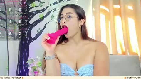 Snapshot of lara_martin chatting on November 10, 7:57 pm 700 200 online show from November 10, 7:57 pm