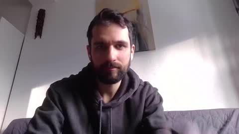 laraaan online show from January 10, 1:35 pm