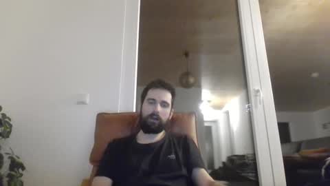 laraaan online show from February 11, 5:18 pm