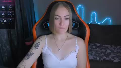 Snapshot of larakrein_lk chatting on July 19, 3:49 pm LaraKrein lk online show from July 19, 3:49 pm