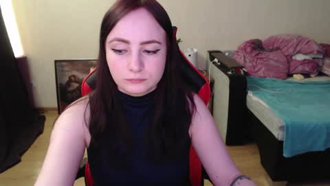 Laralianna online show from April 14, 1:50 pm