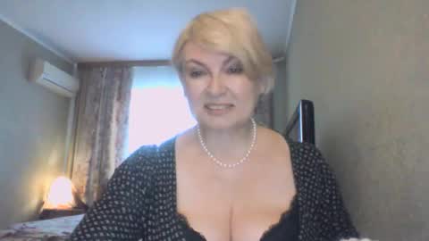 laramrs online show from April 13, 4:45 pm