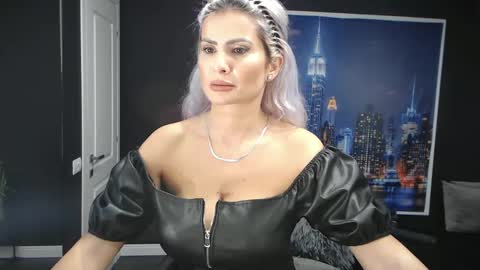 laras_moans online show from December 3, 8:27 am