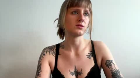 Lara online show from June 19, 4:44 pm