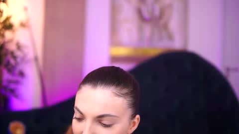 Snapshot of larasynn chatting on October 29, 9:33 am Lara online show from October 29, 9:33 am