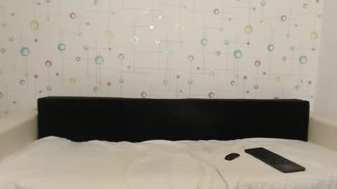 larataylorrr online show from February 24, 10:48 am