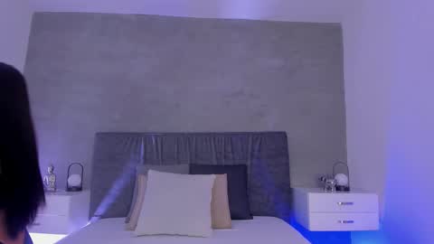 Snapshot of laravillalobos chatting on February 24, 12:25 pm Laura online show from February 24, 12:25 pm