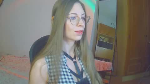 Snapshot of larawintersxxx chatting on October 2, 9:22 pm larawintersxxx online show from October 2, 9:22 pm