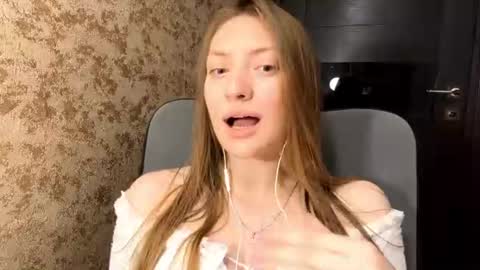 Snapshot of lareebuggie chatting on July 6, 5:37 pm Eva online show from July 6, 5:37 pm