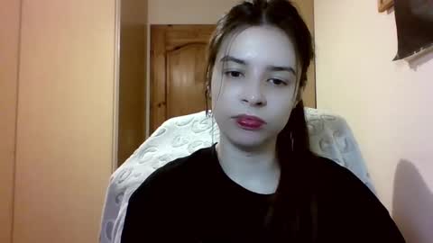 Snapshot of laricenature chatting on February 1, 10:23 pm Larice online show from February 1, 10:23 pm