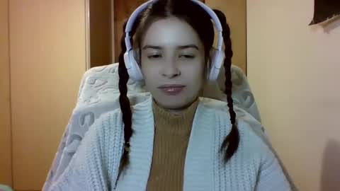 Snapshot of laricenature chatting on February 11, 7:48 pm Larice online show from February 11, 7:48 pm
