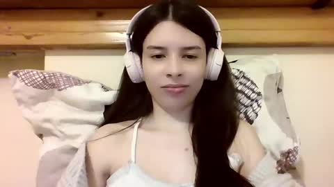 Snapshot of laricenature chatting on March 9, 10:08 pm Larice online show from March 9, 10:08 pm