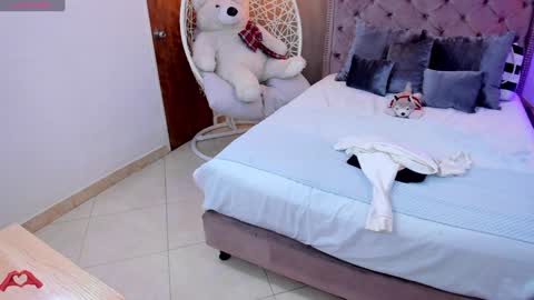 Snapshot of laris_park chatting on January 11, 11:12 am laris_park online show from January 11, 11:12 am