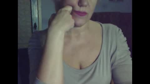 larisaq4ugo24 online show from January 3, 11:46 am