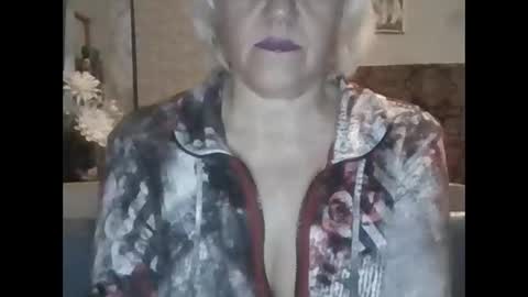 Snapshot of larisaq4ugo24 chatting on November 16, 5:29 pm larisaq4ugo24 online show from November 16, 5:29 pm