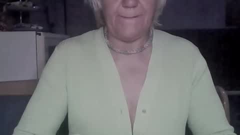 larisaq4ugo24 online show from February 18, 4:25 pm