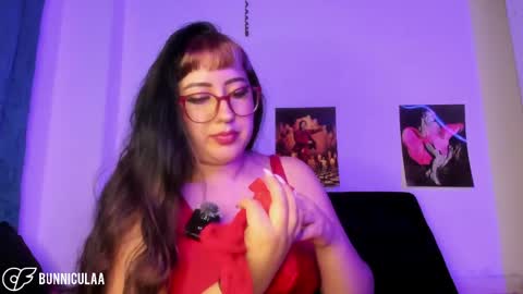 Snapshot of larissa01_ chatting on May 7, 10:37 pm Lari online show from May 7, 10:37 pm