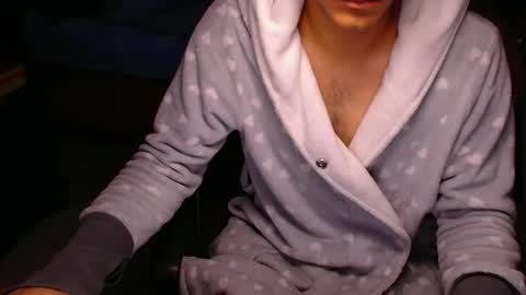 Snapshot of larry_art_a chatting on February 5, 9:08 pm Larry online show from February 5, 9:08 pm