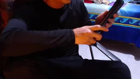 Snapshot of larry_art_a chatting on March 4, 1:33 am Larry online show from March 4, 1:33 am