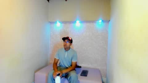 LARRY online show from January 10, 12:29 pm