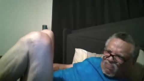 Snapshot of larrymb777 chatting on December 14, 11:15 am larrymb777 online show from December 14, 11:15 am