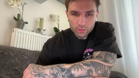 Snapshot of larsskeet chatting on January 17, 12:43 pm larsskeet online show from January 17, 12:43 pm