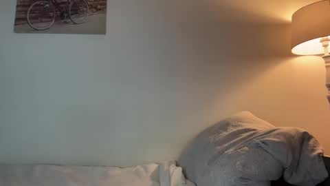 Snapshot of larsskeet chatting on February 9, 5:39 pm larsskeet online show from February 9, 5:39 pm