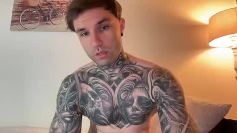 Snapshot of larsskeet chatting on February 19, 6:26 pm larsskeet online show from February 19, 6:26 pm