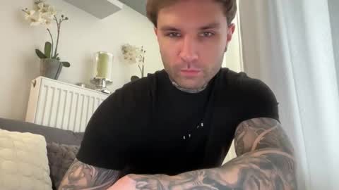 Snapshot of larsskeet chatting on February 21, 1:23 pm larsskeet online show from February 21, 1:23 pm