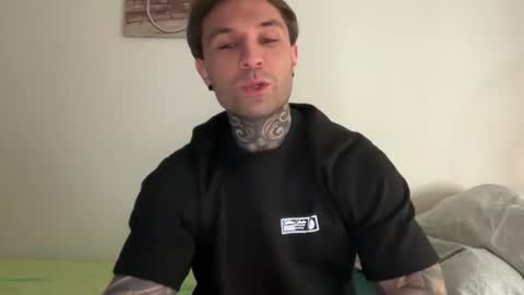 Snapshot of larsskeet chatting on March 18, 2:09 pm larsskeet online show from March 18, 2:09 pm