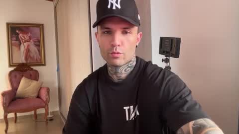 Snapshot of larsskeet chatting on May 20, 5:19 pm larsskeet online show from May 20, 5:19 pm