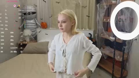 Snapshot of lashandramorgans chatting on November 4, 1:05 am Emilia for my friends Amy online show from November 4, 1:05 am