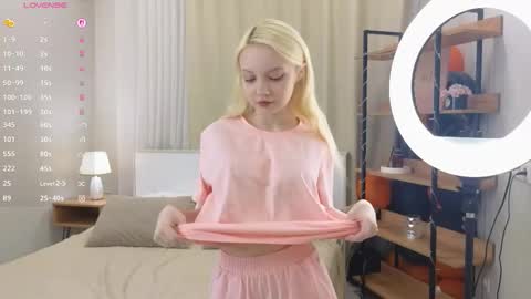 Snapshot of lashandramorgans chatting on November 12, 1:28 am Emilia for my friends Amy online show from November 12, 1:28 am