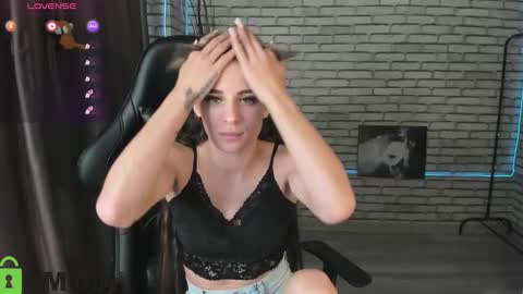 Snapshot of lasly_moon chatting on October 19, 12:55 am lasly_moon online show from October 19, 12:55 am