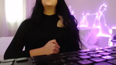 Auri online show from February 5, 3:27 pm