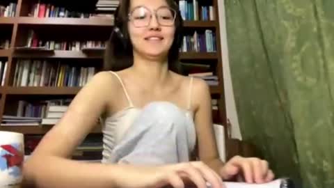 Snapshot of lasonyaarango chatting on December 16, 4:23 pm Aiko online show from December 16, 4:23 pm