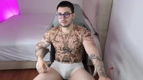 Snapshot of latam_ chatting on July 2, 9:54 pm YOUR BABY online show from July 2, 9:54 pm